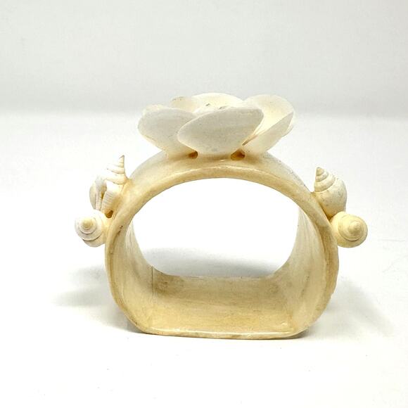 Vintage Capiz Shell Mother of Pearl Flower Rose Napkin Rings Set of 4 - 1970s - Picture 5 of 8